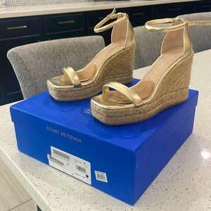 Beautiful Stuart Weitzman gold wedge sandal with box (no bag).